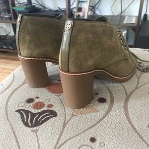 Tory Burch Hilary otter green 7.5